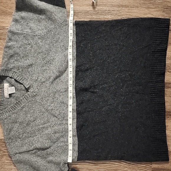 🔴 🔚🔜SALE Lambswool Eddie Bauer Color Block V- Neck Sweater . - Picture 3 of 7